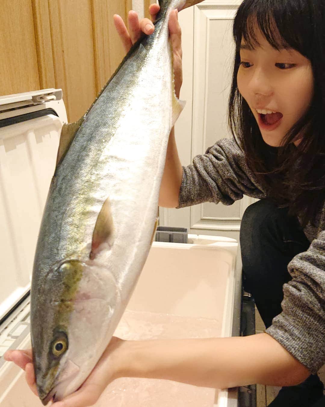 小野木里奈さんのインスタグラム写真 - (小野木里奈Instagram)「_ もう11月なのね！はやいよっ！ 2020年もあと2ヶ月なんだなぁ。🤔 . . この前久々に実家に帰ったらこんな魚がおったぞ。🐟️🌊 . .」11月3日 21時37分 - rina_onogi