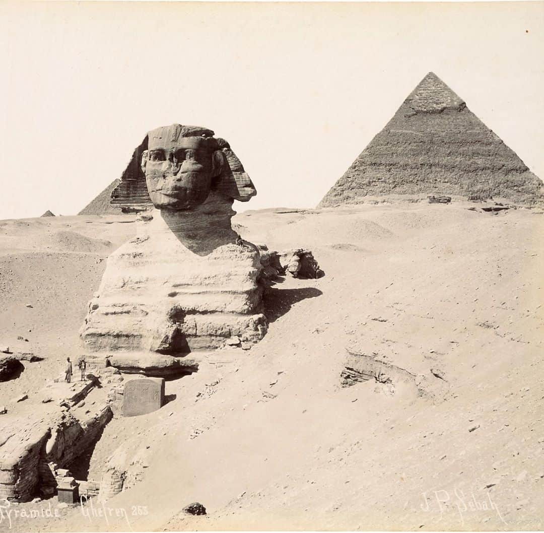 サザビーズさんのインスタグラム写真 - (サザビーズInstagram)「📸 Egypt, frozen in time in these 140-year-old photographs. Pictured here is the Great Sphinx of Giza and the statues of Ramesses II that flank the entrance to the Great Temple at Abu Simbel.  Bidding in our next sale of Travel, Atlases & Natural History opens today until November 17. #SothebysBooks」11月3日 21時47分 - sothebys