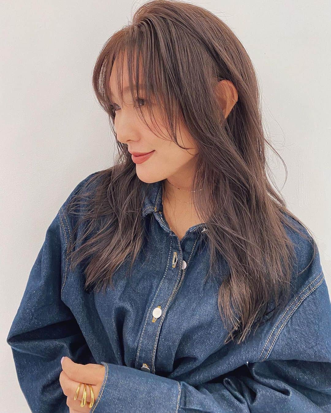 小竹麻美のインスタグラム：「とても伸びていた髪を切ったよ〜✂︎ いつもありがとう✌🏻@yamauchi_ryoutaro @shima_harajuku_leap 💞 ドライヤーが楽になる〜🥺👏🏻」