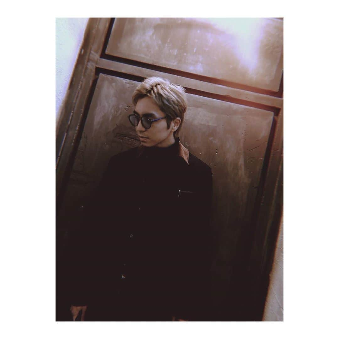 木下流声のインスタグラム：「. 🎞🕶 . . こういう髪型久々すぎる。笑 . . . #photography #mood」