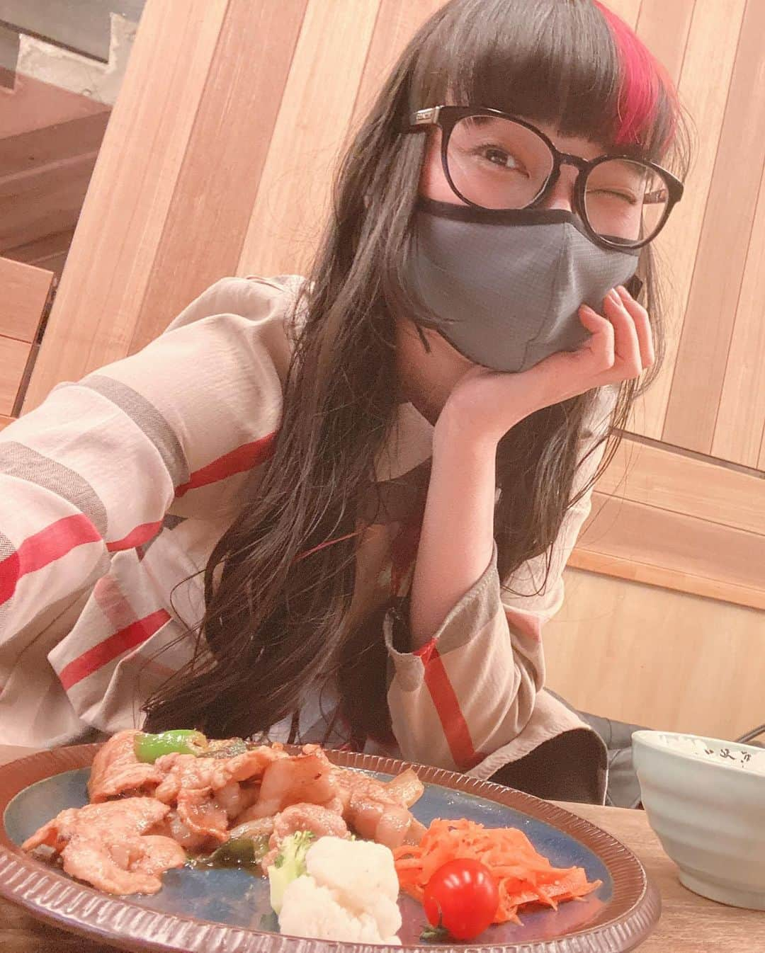 RinRinさんのインスタグラム写真 - (RinRinInstagram)「Got my usual hair maintenance! Thank you @number76_gomi @number76_tokyo if you’re curious, my hair menu is listed below! Afterwards I had my usual pork ginger plate at @76cafe_omotesando_ (they’re closing on Nov. 11th 🥺 please visit them if you can!)  @number76_tokyo でヘアメインテナンスしてきました！いつもありがとう @number76_gomi 〜久しぶりにくっくりのピンク入れててなんか新鮮な感じする♪ ヘアメニュー下に載ってます！その後いつもの生姜焼き @76cafe_omotesando_ 食べました〜 (11月11日閉店するので🥺是非行ってみてください！) . ③ BEFORE: 1 month between appts ④ AFTER: Ultrasonic moisture & elasticity treatment 超音波うる弾トリートメント // hair color // hair cut ⑤ STYLING: Organic promille oil & curl  . . 💖Hair & meal sponsored by Number76. 💖Number76より髪と食事提供されてます。 #rinrindoll #japan #tokyo #harajuku #japanesefashion #tokyofashion #harajukufashion #東京 #コーデ #今日のコーデ #tokyohairsalon #omotesandohairsalon #japanesehairsalon #japanesehair #autumnhair #東京ヘアサロン #表参道ヘアサロン #number76 #秋ヘア #76カフェ #hairtransformation」11月3日 21時43分 - rinrindoll