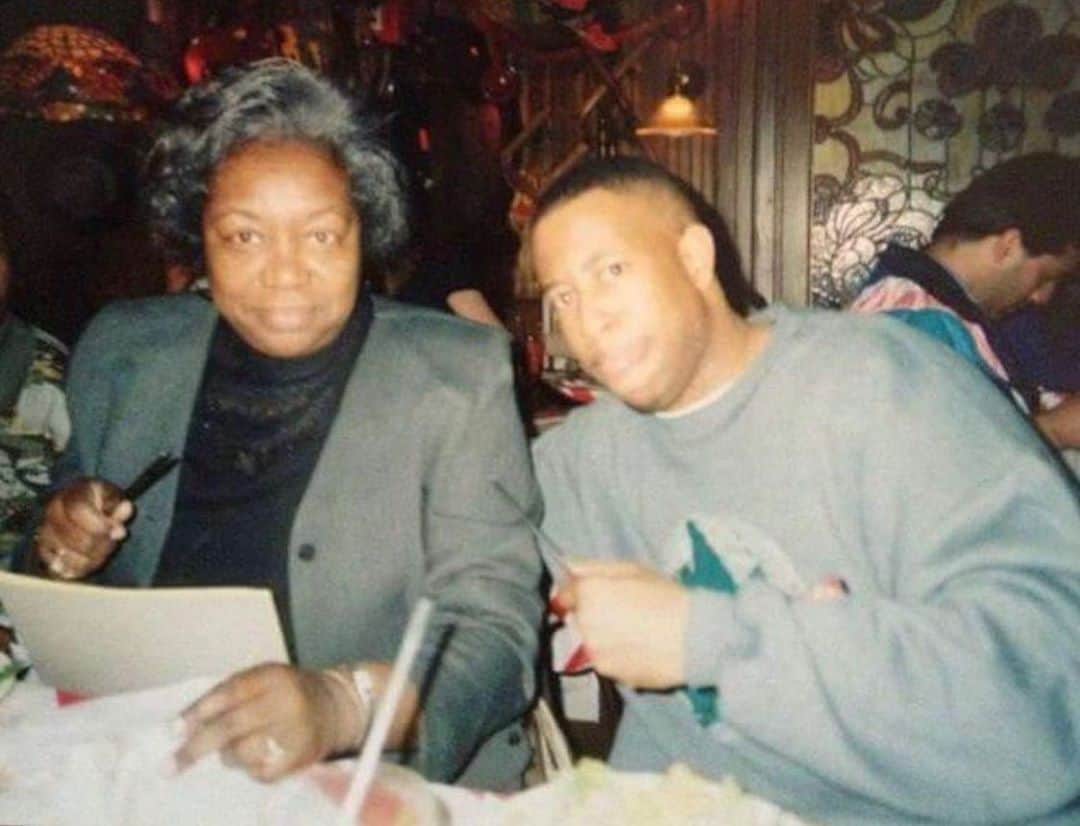 DJプレミアさんのインスタグラム写真 - (DJプレミアInstagram)「Me and Guru's 1st Accountant for @gangstarr  NOV 3rd... 23 YEARS AGO YOU RETURNED TO THE ESSENCE... MISS YOU TREMENDOUSLY! Mommy Mary Coleman... SHE'S BEYOND REAL... Salute Your Daughters Nitanya and Lisa... WE GOT THIS DOWN HERE... R.I.P GURU 🙏🏾👑🕊 MARY WE LOVE YOU QUEEN 🙏🏾🕊」11月3日 21時43分 - djpremier