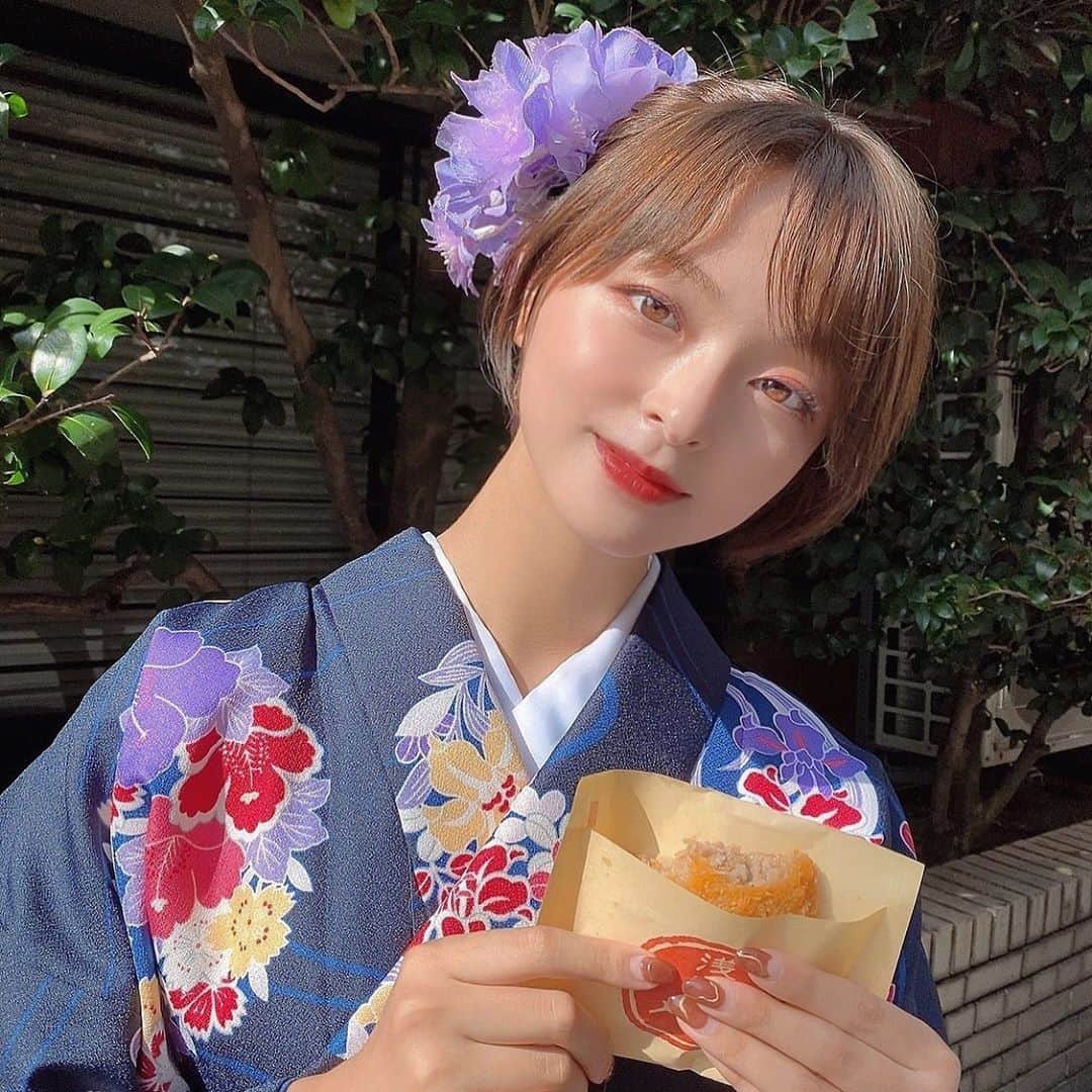 かおりのインスタグラム：「・ ・  浅草で着物着て食べ歩きした☺️  #浅草　#着物」