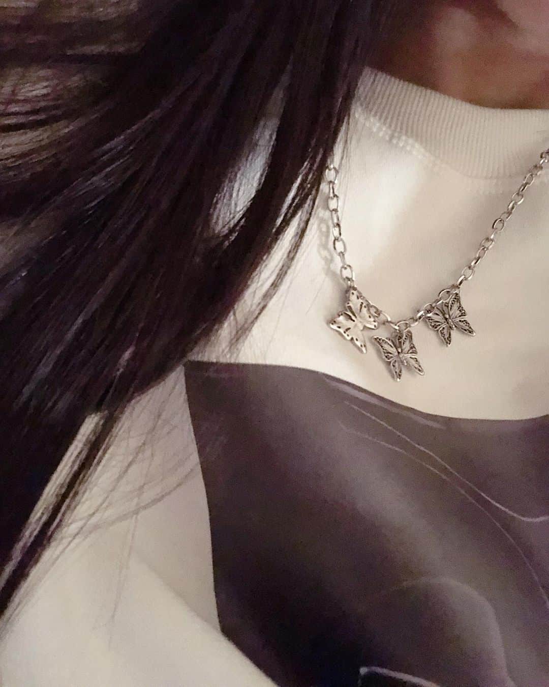 中野みやびのインスタグラム：「RASVOA。  #RASVOA #スウェット #necklace #トレーナー #アクセサリー #accessory #cute #butterfly #お気に入り #very #good #かわいい #おしゃれ #love #冬服 #中野 #みやび #中野みやび」