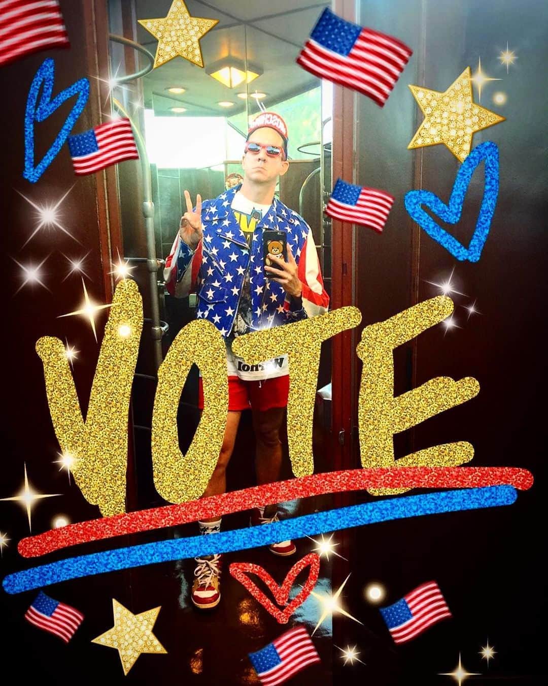 ジェレミー・スコットのインスタグラム：「VOTE BABY VOTE ! 🗳」