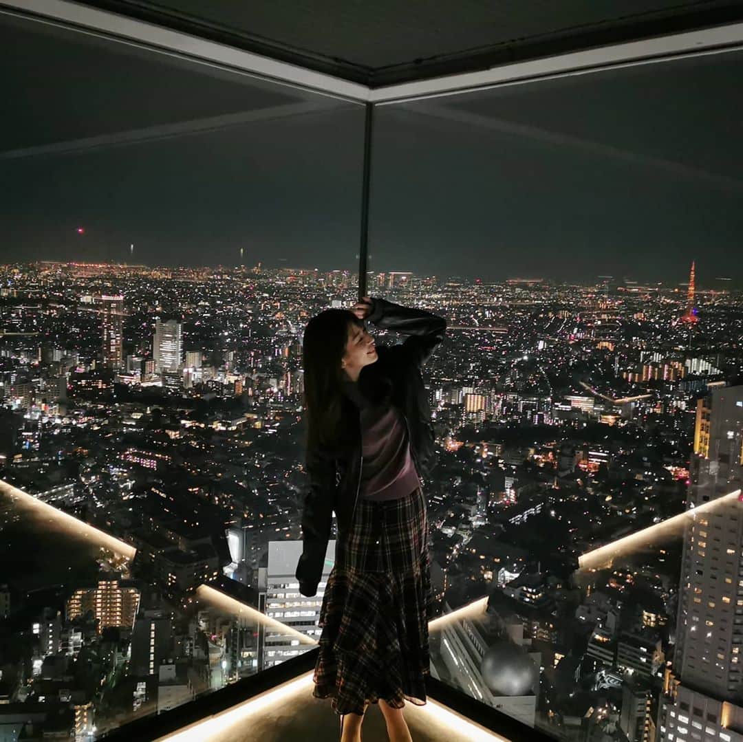 畠山優梨枝さんのインスタグラム写真 - (畠山優梨枝Instagram)「🌟SHIBUYA SKY🌟予想以上の綺麗さと開放感でした😆😆もっと早く行けば良かった✋夜景を楽しみながらお酒も飲めて楽しかったです🍸昼間や夕暮れも違った景色でキレイなんだろうなぁ。。。💕 #渋谷#渋谷スカイ#shibuyasky#展望台#夜景#nightview#Champagne#渋谷スクランブルスクエア」11月3日 22時02分 - yurieyurieee