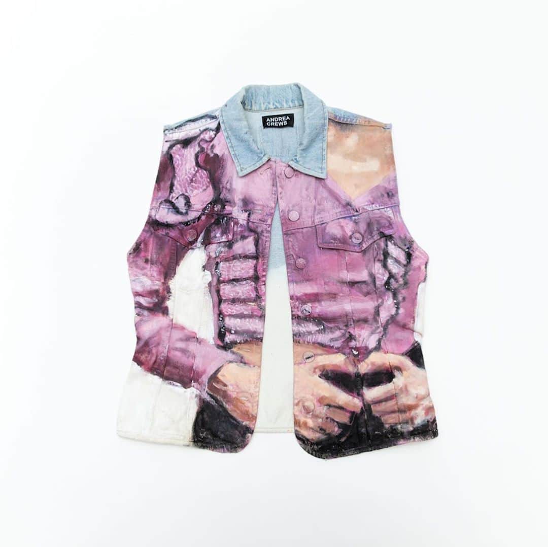 アンドレアクルーズのインスタグラム：「Ana Castillo X Andrea Crews Pink Denim Jacket   @anachateau   #andreacrews #fashionarts #jeanslovers #denimstyle #paintingonclothes #upcyclingfashion #artsandcraft」