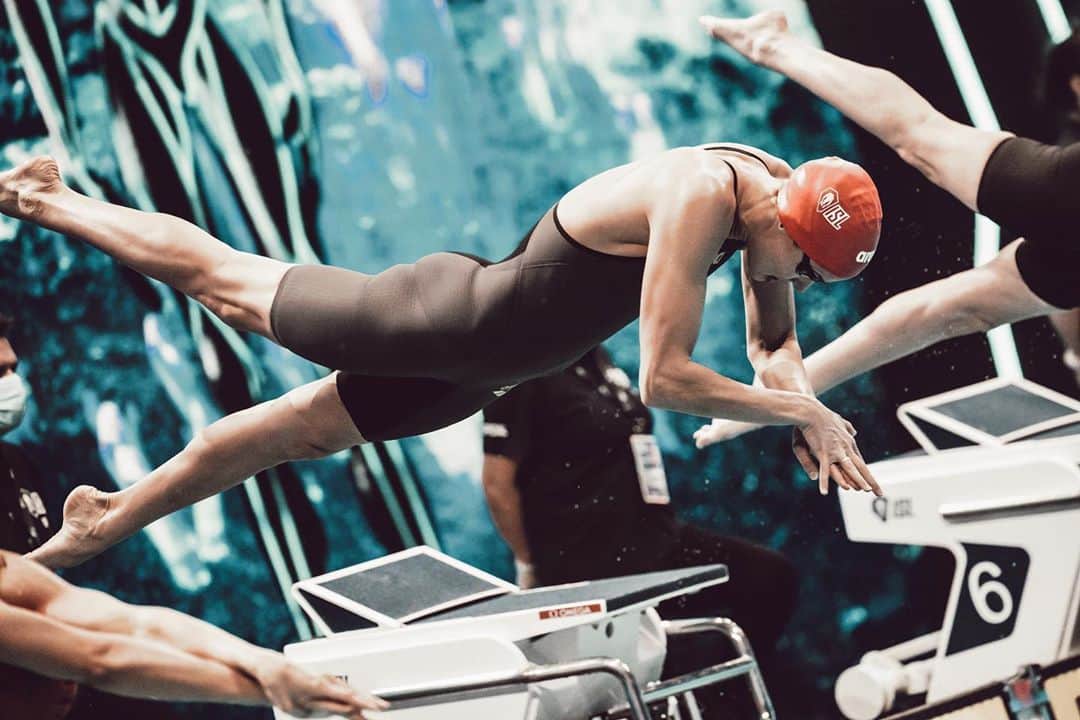 ズザンナ・ヤカボスのインスタグラム：「🌊 great match #2 for @energystandard ⚡️  📷 @minekasapoglu  . . . . #isl2020 #iswimleague #aquapower #isl #iswimleagues02 #internationalswimmingleague #energystandard #swimmimg #athlete #swimwear #pool」