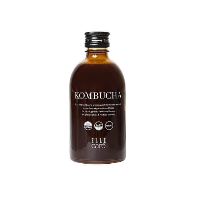 ellecafejapanさんのインスタグラム写真 - (ellecafejapanInstagram)「【 gourmet KOMBUCHA 】﻿ ﻿ ﻿ いよいよ、" 食欲の秋 "ですね🍠﻿ ﻿ 旬の食べ物が美味しいこの季節、ついつい食べ過ぎてしまいますよね。。。﻿ ﻿   そんな時は、乳酸菌たっぷりのKOMBUCHAを使った 『美味しい腸活』﻿ で食生活を少しヘルシーにしてみませんか❔﻿ ﻿ ﻿ 作り方は、とっても簡単！﻿ ﻿ 【材料(3人分)】﻿ 玄米・・・300g﻿ 酒・・・大さじ1﻿ 水・・・450g﻿ グリーンオリーブ・・・10粒﻿ きのこ・・・2株﻿ ドライトマト・・・1枚(細切り)﻿ 醤油・・・大さじ1﻿ ELLE café KOMBUCHA・・・大さじ2(30ml)﻿ ﻿ ﻿ 【作り方】﻿ 1. 洗った玄米に分量の水とドライトマトを入れ、1時間以上置きます。﻿ ﻿ 2. 全ての材料を入れ、鍋もしくは炊飯器で炊いて完成です。﻿ ﻿ ﻿ 旬のきのこを使用した、イタリアンテイストのヘルシー炊き込みご飯の出来上がり🌿﻿ ﻿ 熱を加えても状態変化のない乳酸菌を使用しているので、ボディメイクを考える方にも◎﻿ ﻿ ﻿ ﻿ #エルカフェ#おうちごはん#炊き込みご飯#コンブチャ#ellecafe#kombucha#フーディーテーブル#デリスタグラム#ダイエットご飯#ヘルシーメニュー」11月3日 22時14分 - ellecafejapan