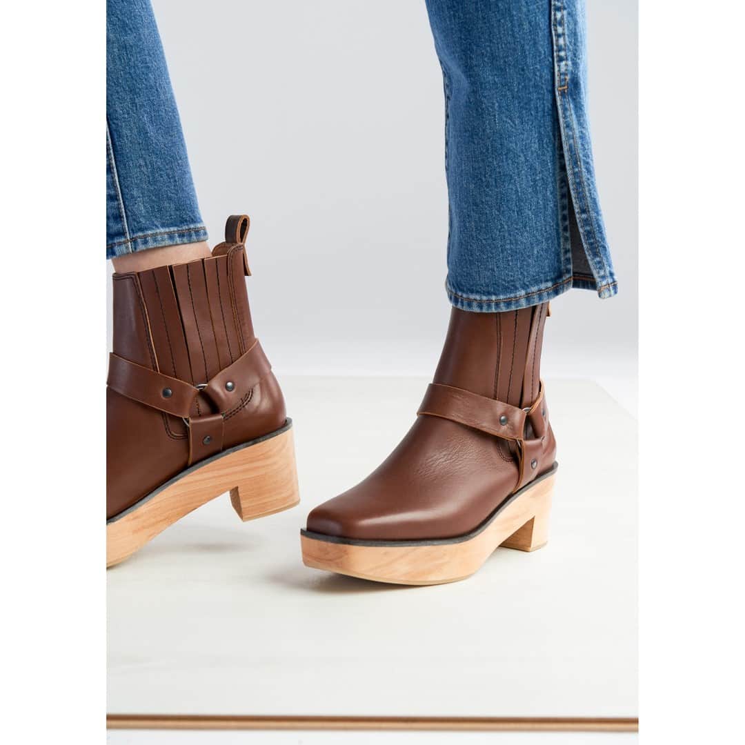 テーリポルキのインスタグラム：「Stand from the crowd with the clog style never seen before! ⠀⠀⠀⠀⠀⠀⠀⠀⠀ ⠀⠀⠀⠀⠀⠀⠀⠀⠀ #TERHIPÖLKKI #terhipölkkistore #kämpgarden #scandinaviandesign #finnishdesign #sustainable #sustainablefashion #designfromfinland #finnishfashion #footwear #shoes #clogs #supportyourlocal」