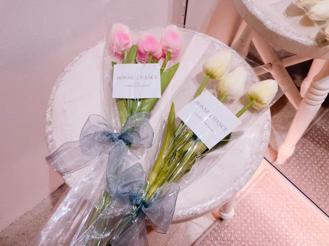 増田愛里菜さんのインスタグラム写真 - (増田愛里菜Instagram)「. @bonnechanceshop_ のチューリップ🌷🌷🌷 . . . 特にこの２色がオススメ😚💗🤍 . . #bonnechanceshop #チューリップ #インテリア #インテリア雑貨 #花 #造花」11月3日 22時24分 - masuuu_324