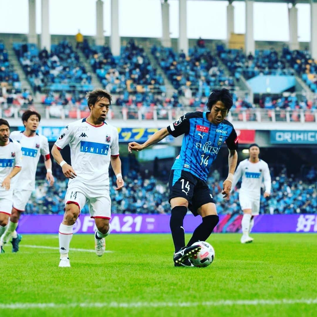 中村憲剛さんのインスタグラム写真 - (中村憲剛Instagram)「: 札幌戦、応援ありがとうございました。  引退発表から初めての試合、数え切れないくらいのノボリや入り口いっぱいの横断幕含め、今日も素晴らしい雰囲気を作ってもらった中での久しぶりの敗戦。  悔しいです。 本当に悔しい。 今の気持ちを言葉にするのは正直難しいです。  次の試合まで間が空くのでしっかり休んで、頭の中を切り替えて、オフ明けからまたみんなでしっかりトレーニングしていきたいと思います。  ケンゴ」11月3日 22時31分 - kengo19801031