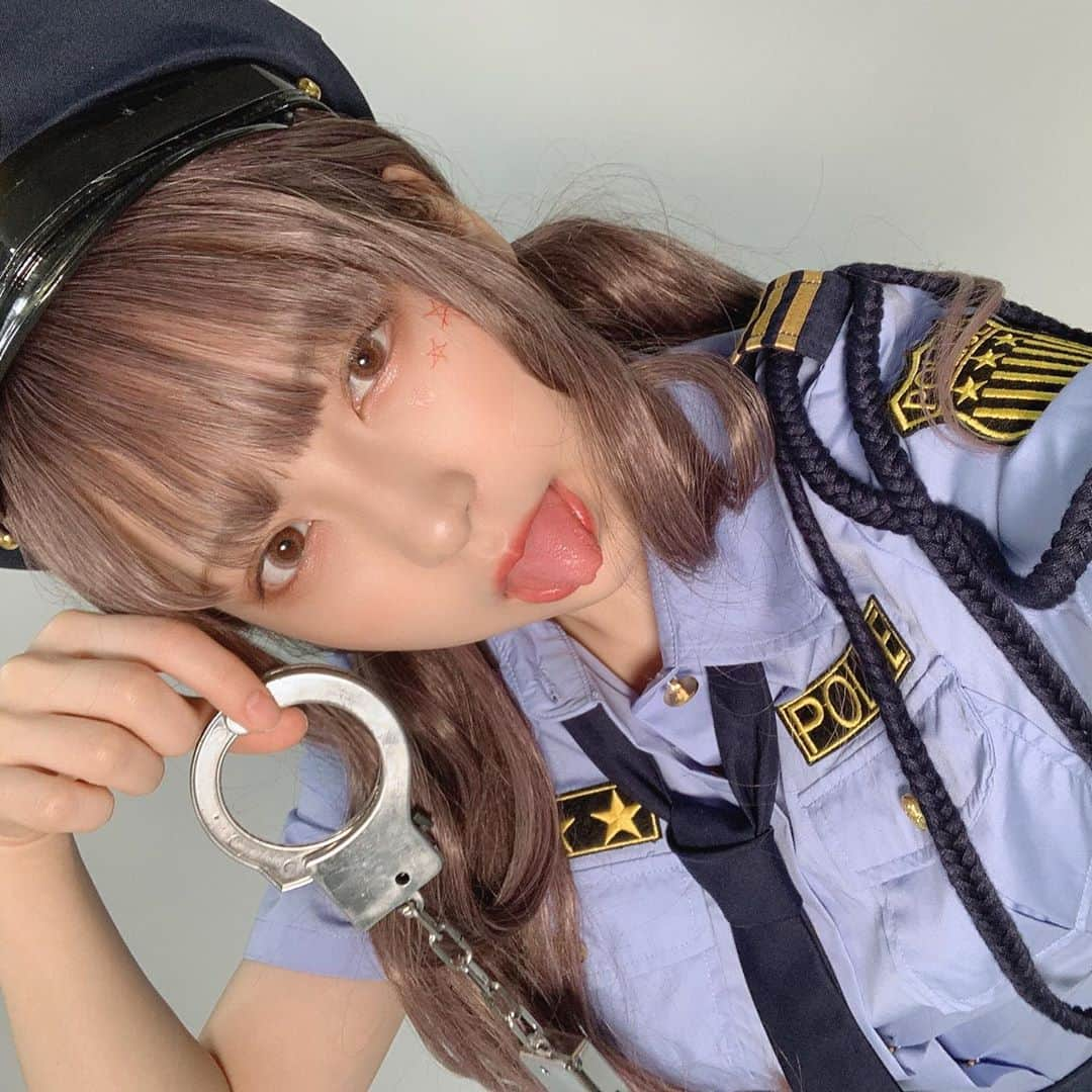 十味さんのインスタグラム写真 - (十味Instagram)「Instagramに載せてなかったぁ〜！！ 逮捕します🚓💨  #ハロウィン #遅刻 #十味」11月3日 22時34分 - toomi_nico