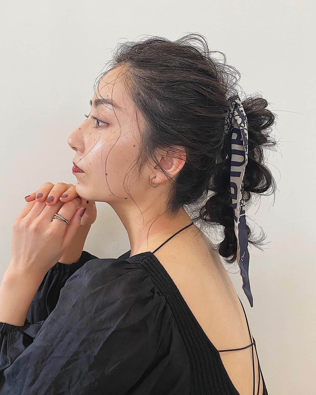のインスタグラム：「*  後れ毛が  好き  *  #アレンジ #ヘアアレンジ #ココロヘアー #arrange  #hairarrange #cocolohair #kaekoarrange」