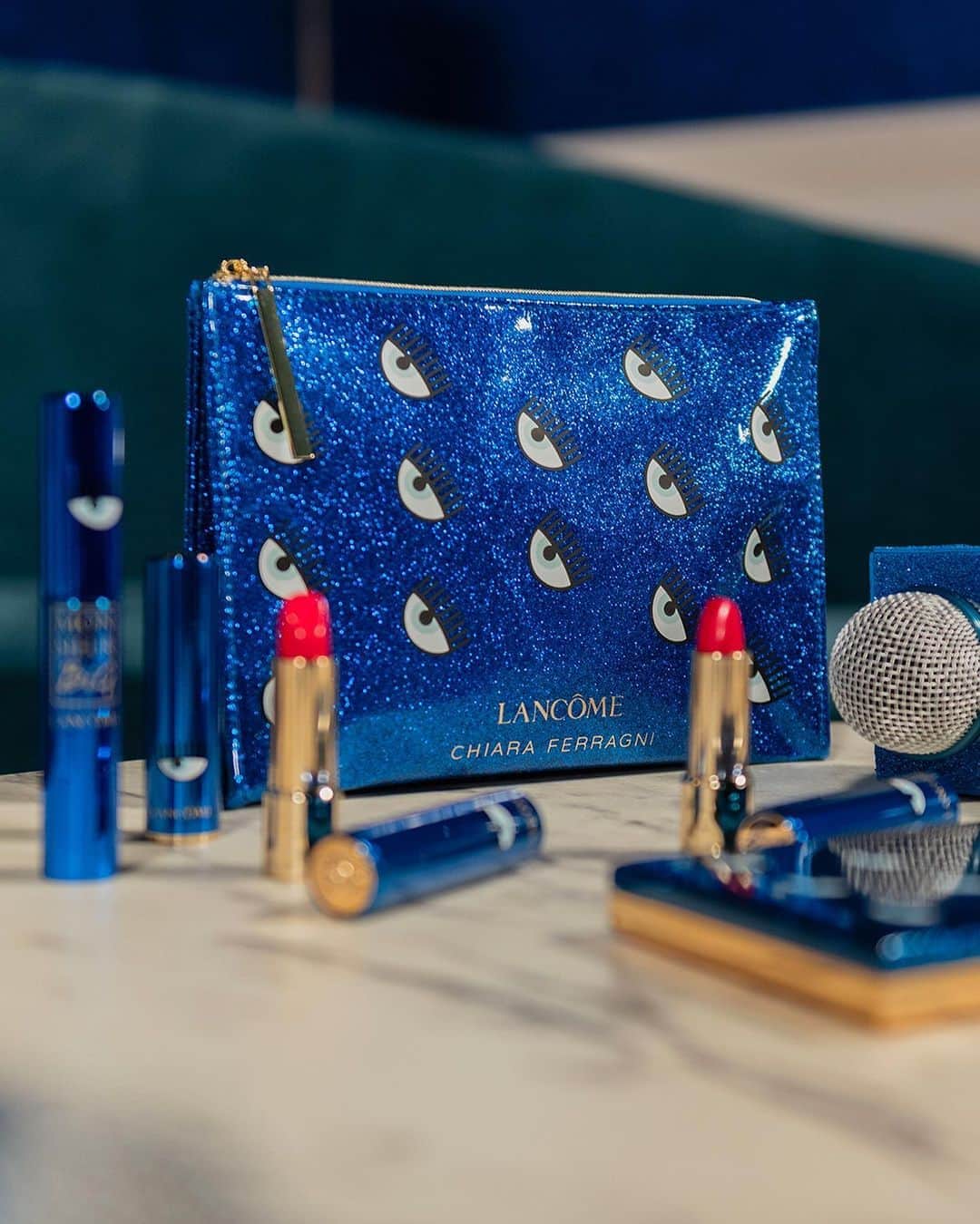 Blonde Saladさんのインスタグラム写真 - (Blonde SaladInstagram)「The Chiara Beauty Show has been lit!💙 Yesterday our muse @chiaraferragni held her first live show to present the must-have #lancomexchiaraferragni collection and it’s been a success! Have you watched it? Congrats babe!✨ #theblondesalad #chiaraferragni #lancome」11月3日 22時47分 - theblondesalad