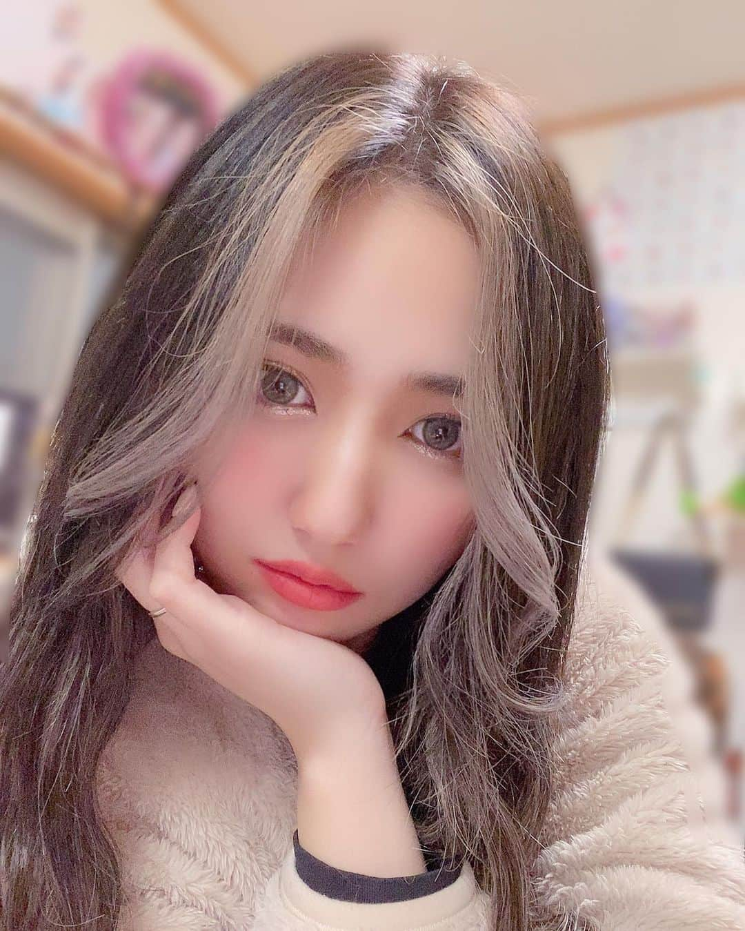 守田美咲のインスタグラム：「イメチェンしに#kr2s さんへ💇🏼‍♀️  久しぶりに#エクステ つけた🎀 2度目の#フェイスフレーミング ⭐️いつもありがとうございます✨」