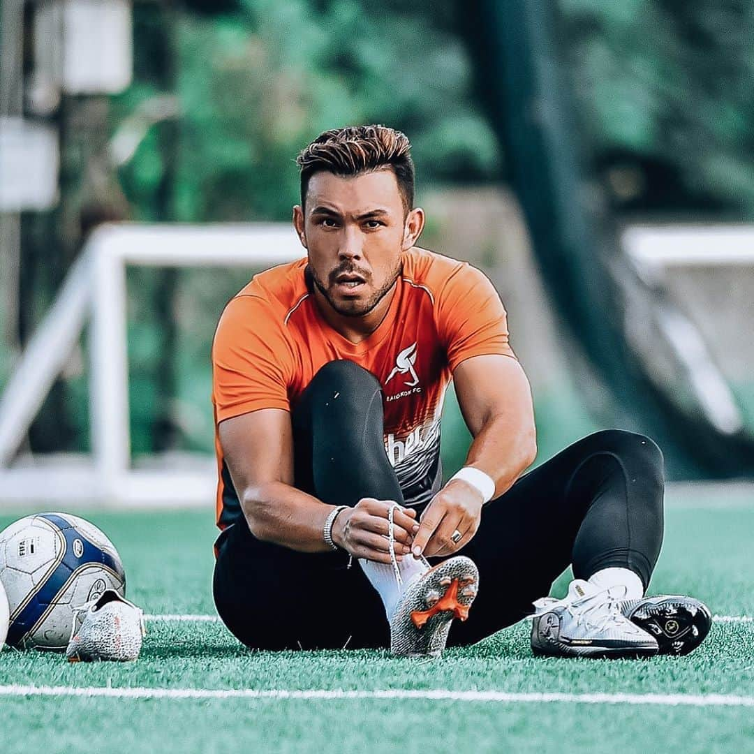 ヴィンセント・ケインさんのインスタグラム写真 - (ヴィンセント・ケインInstagram)「Oh hey there 🙋🏻‍♂️ #kv11 #bangkokfc #gogetit #gameprep #training #mercurial #phanthom #nike」11月3日 22時56分 - kaynevincent_11