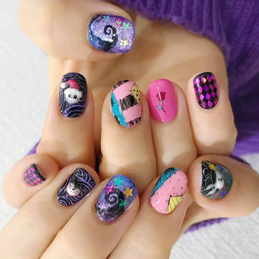 のインスタグラム：「The Nightmare Before Christmas🎄⠀ ⠀ #nail #nails #nailart #ネイル #美甲 #ネイルアート  #japanesenailart #manucure #japanesenails #manicurist #gelnails #أظافر #네일아트 #미용 #vẽmóng #thenightmarebeforechristmas #ナイトメアビフォアクリスマス #クリスマスネイル #xmasnails #christmasnails #大久保ちか ちゃん @chikachocolat_melty」