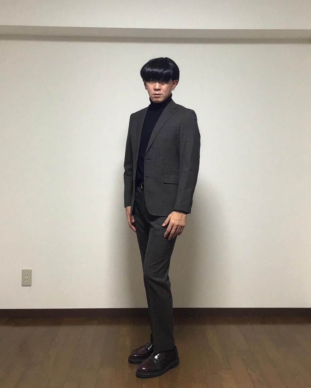 中西亮太さんのインスタグラム写真 - (中西亮太Instagram)「【今日の一変化】 髪型と服装で誤魔化してるだけのやつ。 #地味ハロウィン  #地味ハロウィン2021  #大学デビュー組  #よ〜見たら中の下  #謎の家にテレビ無い自慢  #謎の一日一食自慢  #異常に無印良品を信頼してる  #性欲モンスター  #一切疲れてなくてもモンスター飲むタイプ  #今日の一変化」11月3日 22時53分 - ichihenge