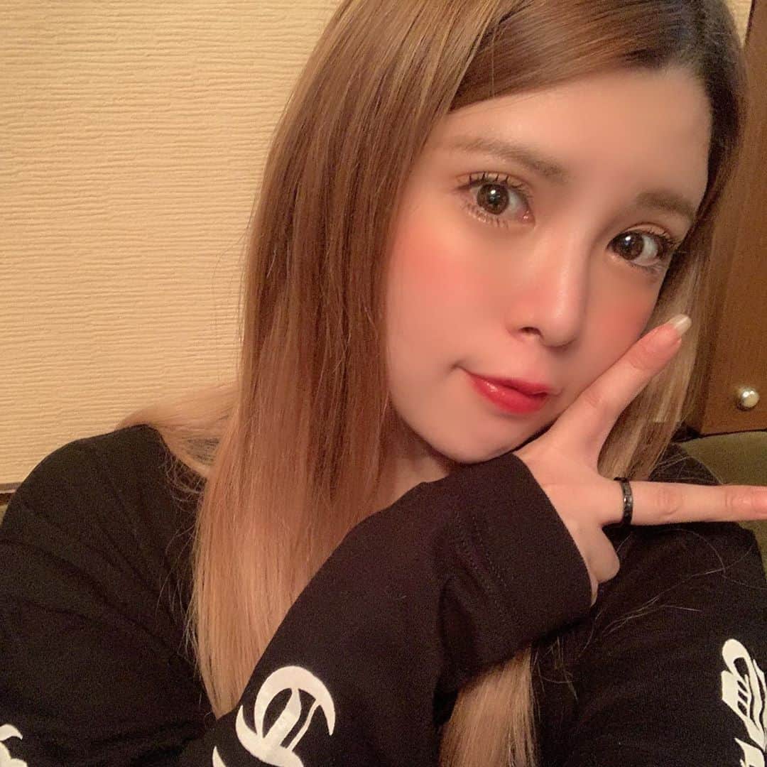 坂口杏里のインスタグラム：「☆出勤☆  歌舞伎町2-14-18 メトロプラザビル2  3F BAR SEA 0362338484  0:00〜7:00  本日0:00〜います😊♥️ ライン交換、写メ撮りましょ✨ 待ってます😊🎉」