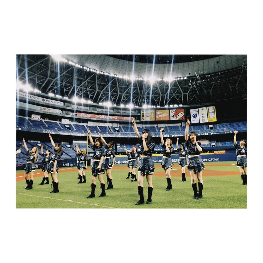 YURINAさんのインスタグラム写真 - (YURINAInstagram)「・﻿ 🏟⚾️🕺🎤✨﻿ ﻿ 📸 今季ラストオンラインステージ﻿ ﻿ 【BsGirlsオンラインステージ】﻿ 〜 #野球で笑顔に 〜@ BsTV生配信！﻿ ﻿ 最後はスペシャルにグラウンドから﻿ パフォーマンスをお届けしました！﻿ ﻿ ﻿ ご視聴くださった皆さん﻿ ありがとうございました🙏🏻✨﻿ ﻿ ﻿ 見逃した方もオリックス・バファローズ﻿ 公式YouTube「BsTV」の﻿ アーカイブからご覧下さい☑️﻿ ﻿ ﻿ 今日はBuffaloes Victory 🤘🏼✨﻿ ﻿ 残るホームゲームは3試合！﻿ 全て勝つぞバファローズ！！！！﻿ ﻿ ﻿ ﻿ #オリックス #BsGirls #Bs2020 #avex﻿ #baseball #プロ野球 #ORIX #Buffaloes﻿ #超革新系 #勝紺 #京セラドーム大阪 ﻿ #ほっともっとフィールド神戸 #オリ姫 ﻿ #yurina_359  #BsGirls2020 #performer﻿ #dance #全力パフォーマンス #followme﻿ #高身長女子 #筋トレ女子 #黒髪ストレート ﻿ #野球好きと繋がりたい #インナーカラー﻿ #グラウンド #おりほー #BsTV﻿ #2020シーズン #みんなでバファローズ﻿ ﻿ ﻿」11月3日 23時03分 - yurina_bsgirls_359