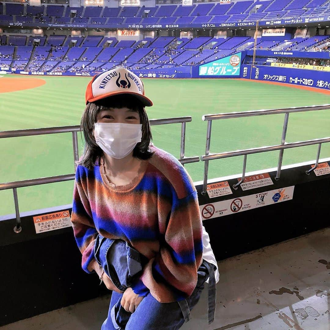 和田美枝さんのインスタグラム写真 - (和田美枝Instagram)「おりおりおりほー⚾️  ナイスなプレーをたっぷり目の前で見れて最高だった⚡️⚡️⚡️🐮  #野球 #オリックスバファローズ #おりほー #帽子コレクション #お気に入り #近鉄バファローズの復刻帽子 #岡本太郎　さん」11月3日 23時07分 - miewada