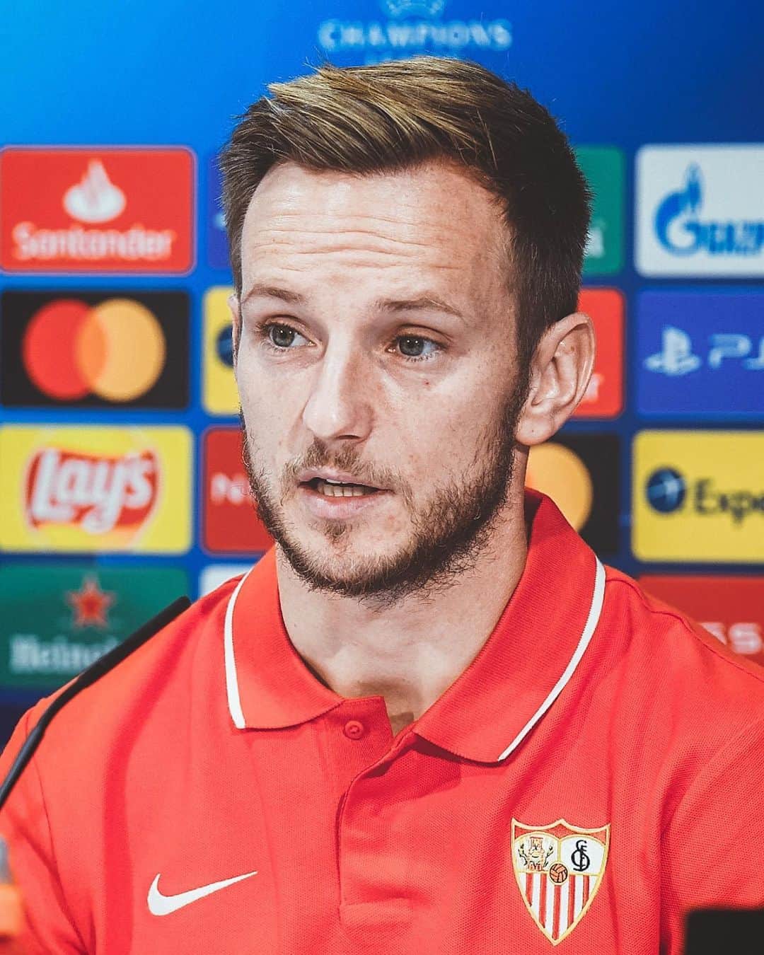 イヴァン・ラキティッチのインスタグラム：「Maxima ilusión para el partido de mañana! 🙏🏼⚽️ #VamosMiSevilla #ChampionsLeague」