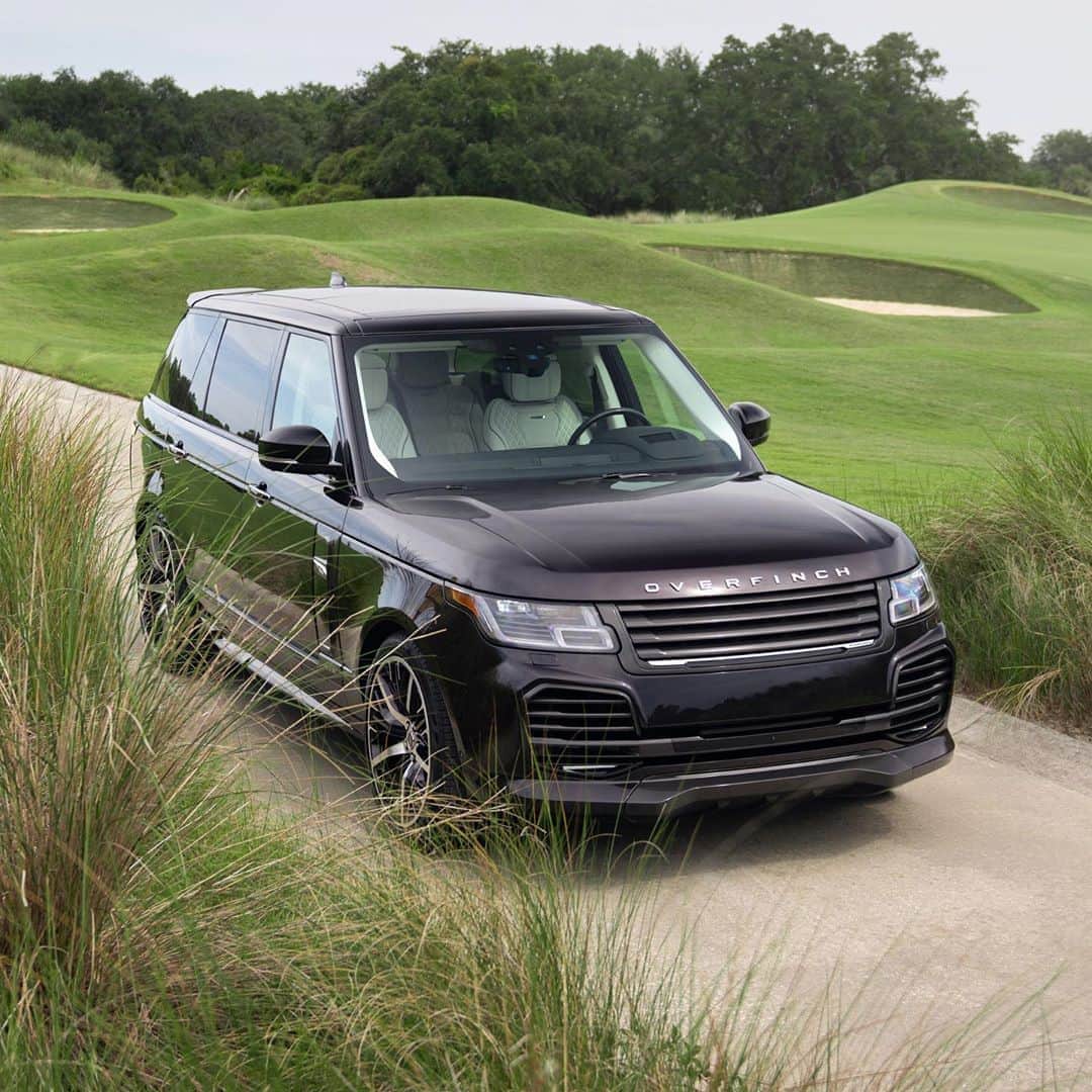 HYPEBEASTさんのインスタグラム写真 - (HYPEBEASTInstagram)「@hypebeastcarclub: @overfinch is celebrating its fifth anniversary in North America with a limited production of Range Rover Autobiography LWB “Sandringham Edition” SUVs. Limited to just five units, each one wcomes fitted with a V8 engine and painted in “Nebula Black” over “Capiz White” leather, while on the inside luxurious material will be wrapped over an exclusive “Lumière Diamond Quilt” seat design alongside Overfinch’s knurled metalwork touch pack. Find out more via the link in our bio. The model is set to go for a price of $315,000 USD.⁠⠀ Photo: Overfinch」11月3日 23時12分 - hypebeast