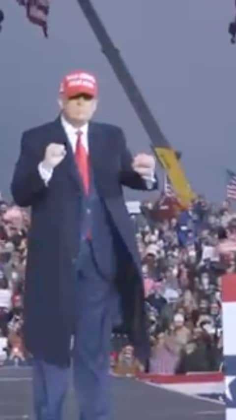 イヴァンカ・トランプのインスタグラム：「It’s GAME DAY America. Get out and VOTE TRUMP!!!   #Vote #VoteForTrump #ElectionDay #vote2020」