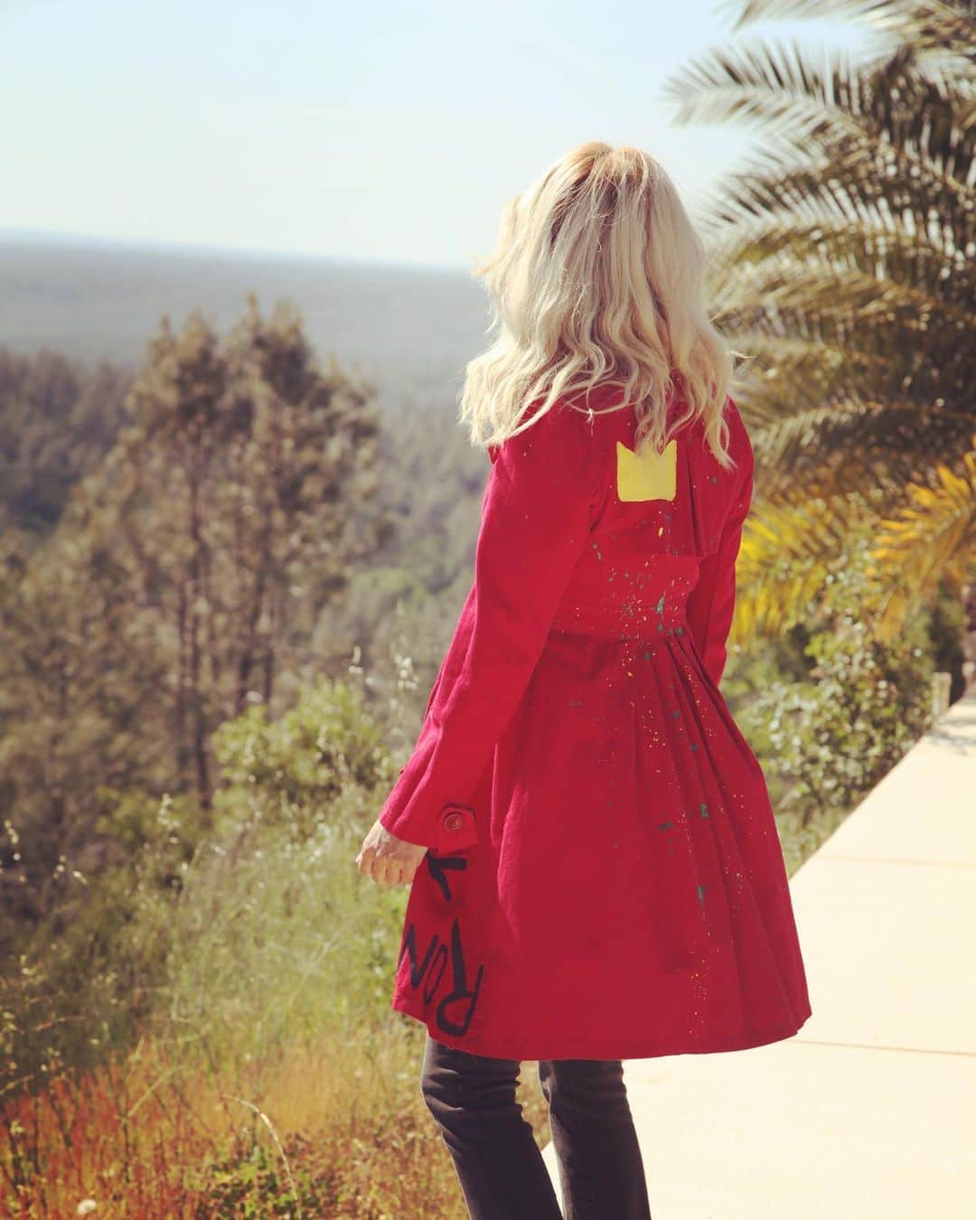 ブリット・ニコルのインスタグラム：「You are a Work of Art! ❤️ Coming soon to Shopbrittnicole.com #woacollection」