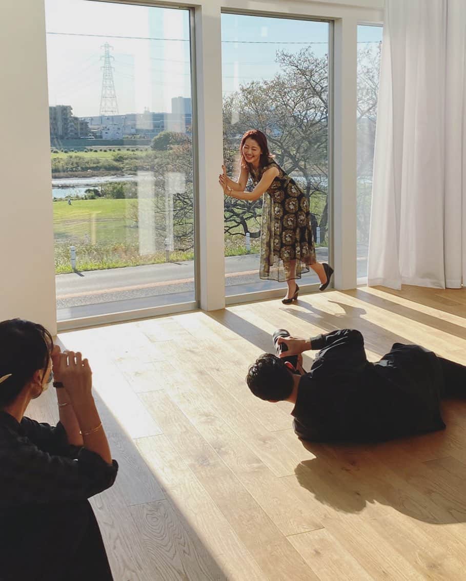 坂本美雨さんのインスタグラム写真 - (坂本美雨Instagram)「清々しく晴れた日の撮影。 メイクの高城さんに笑わされてへなへなになった！」11月3日 23時17分 - miu_sakamoto