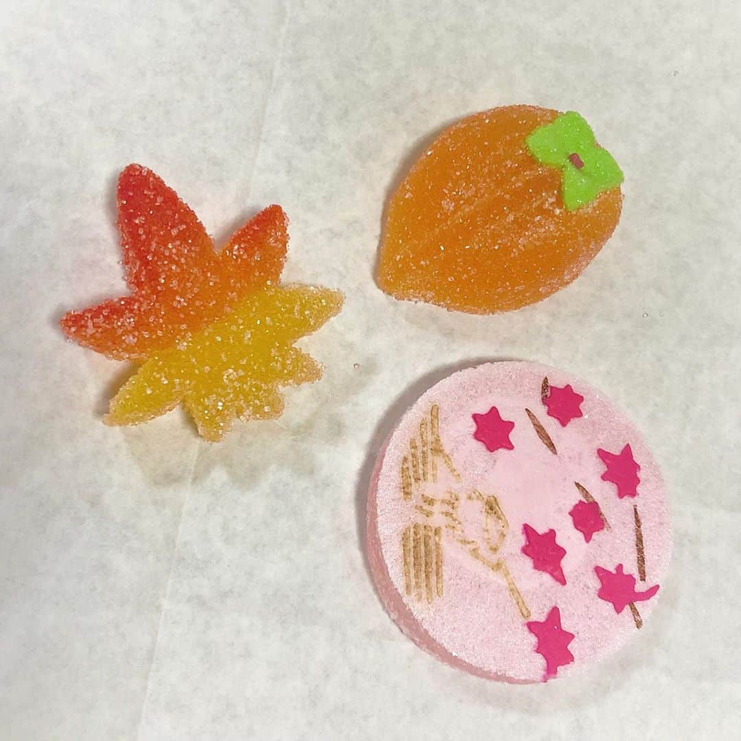 のインスタグラム：「秋の干菓子、可愛い🍵 #徳太楼 #干菓子 #浅草 #都の月 #秋 #お茶の時間」