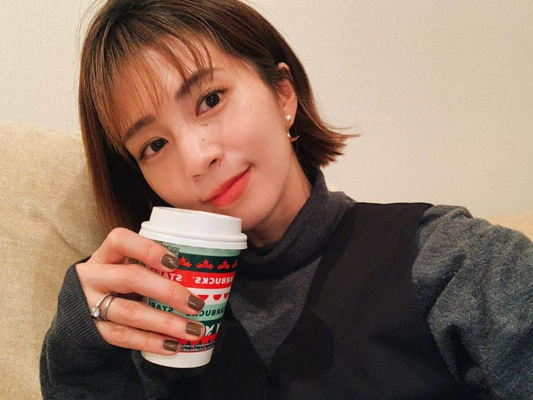 安田美沙子さんのインスタグラム写真 - (安田美沙子Instagram)「スターバックスがクリスマス仕様だったよ🎄✨ 息子とチュー❤️ . . . #sturbucks #boy #小さい彼氏　#親バカですいません　#おやすみなさい」11月3日 23時24分 - yasuda_misako