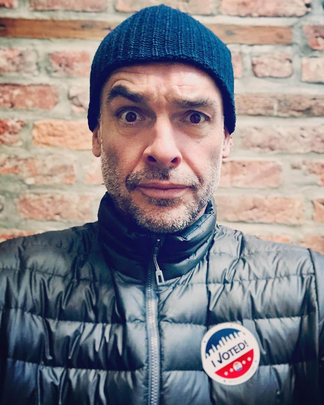 ポール・ブラックソーンのインスタグラム：「Oh boy, here we go... I didn’t vote, because I can’t vote, but if YOU can - VOTE!!! This is a big one, a really big one, it would be nice to wake up in a good, honest, decent version of America tomorrow morning, one embracing the values and virtues of democracy... Ok then, have a nice day. Peace, love and all that good stuff. X」