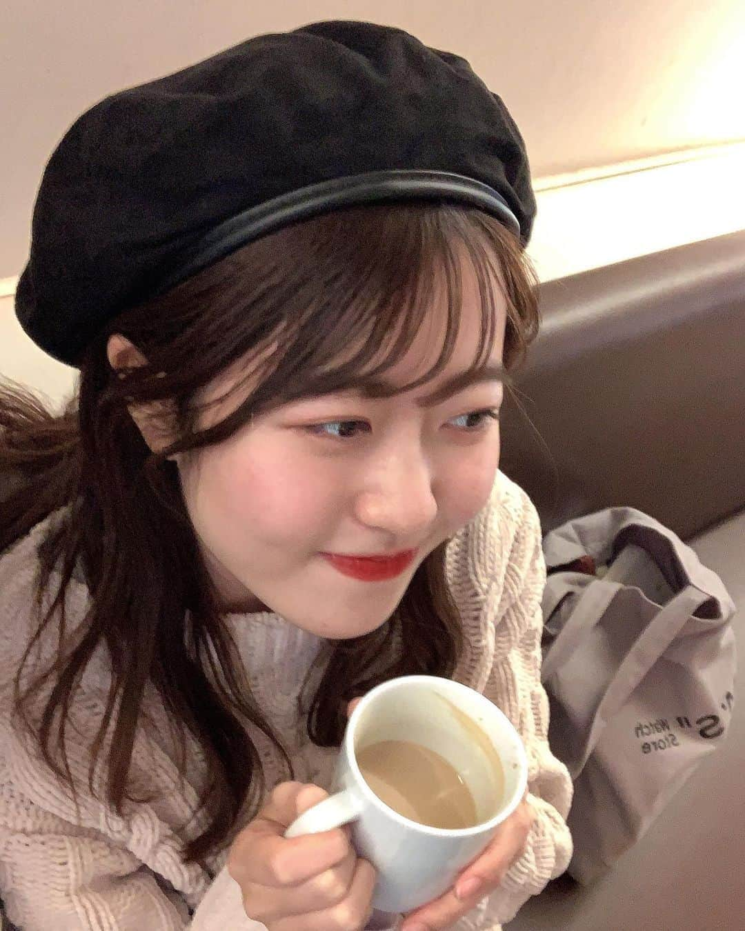 関根真優のインスタグラム：「こんばんは☕️ 今日は祝日でしたが大学があったので、しっかり講義を受けてきました👍 3限4限が休講だったので、5限まで隣の同志社大学のカフェでランチしました🍽 友達に写真を撮ってもらったのですが、会話が面白くて笑ってばっかりだったので写真もブレてます笑😂  #ミスキャンパス同志社女子2020#ミスコン#ミスキャン#同女#同志社#カフェ#ランチ#唐揚げ#モカ」