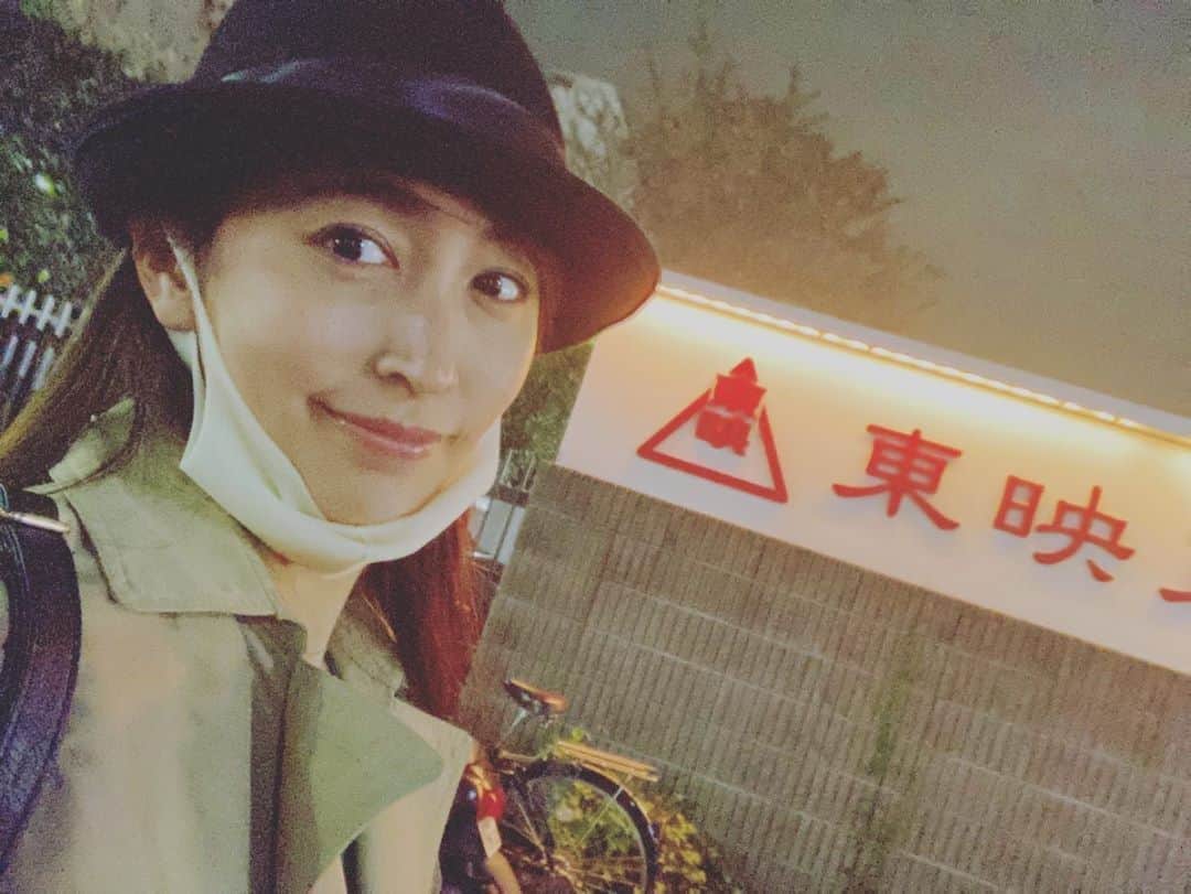 長谷部瞳のインスタグラム：「＊ 今日は衣装合わせ🎀  いつ来ても心が引き締まるのは 高校生の時に初めて出演した 映画の思い出が蘇るから😌  あの頃の私の目に、今の私はどんな風に映っているのかな。  #文化の日 #東映 #撮影現場 #嬉しい再会」