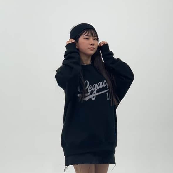 Paloaltoのインスタグラム：「할랕 요정님이 입으신 Legacy맨투맨 갖고싶다면?  @hiliterecords 계정 들어가서 정보 찾아보기~」