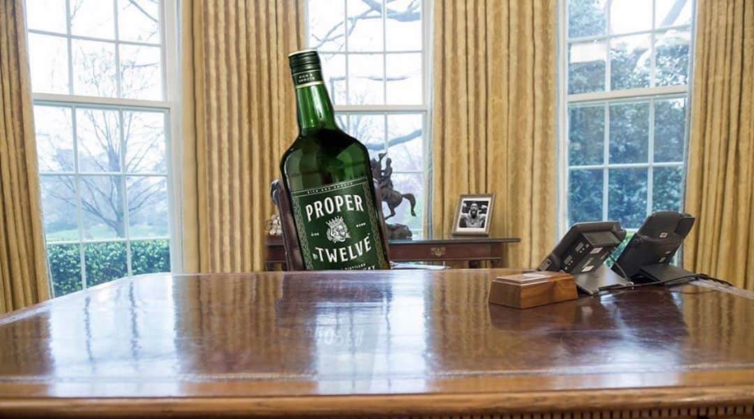 コナー・マクレガーさんのインスタグラム写真 - (コナー・マクレガーInstagram)「Proper for President! #OneForAll  @properwhiskey」11月3日 23時30分 - thenotoriousmma