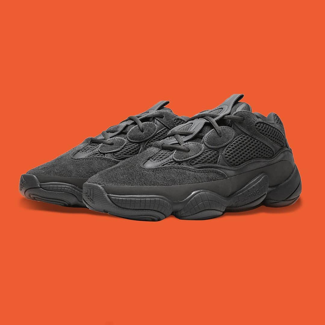 shoes ????さんのインスタグラム写真 - (shoes ????Instagram)「Kanye & Yeezy are making strides toward their promise of making Yeezys more accessible to the masses. 👟   In their latest attempt, they’re restocking the Yeezy 500 “Utility Black” one more time, giving you another chance to land them on Nov. 30th 🗄  Who’s been rocking these since 18’?」11月3日 23時40分 - shoes