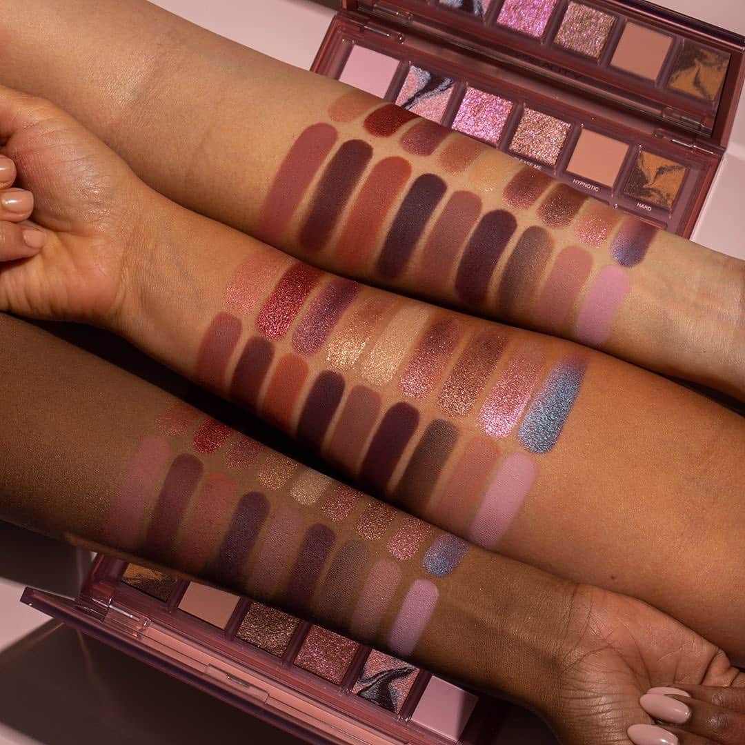 Huda Kattanさんのインスタグラム写真 - (Huda KattanInstagram)「repost @cultbeauty  @HUDABEAUTY are turning up the temperature with their latest drop... feast your eyes upon the NEW Naughty Nude Eyeshadow Palette 😍 An *exquisite* array of highly-pigmented, warm-toned nudes, this mouth-watering edit stars Huda's signature marbled pans alongside a never-seen-before (and unique to every palette) pressed gloss formula 🤤 Feeling the warmth?」11月3日 23時40分 - hudabeauty