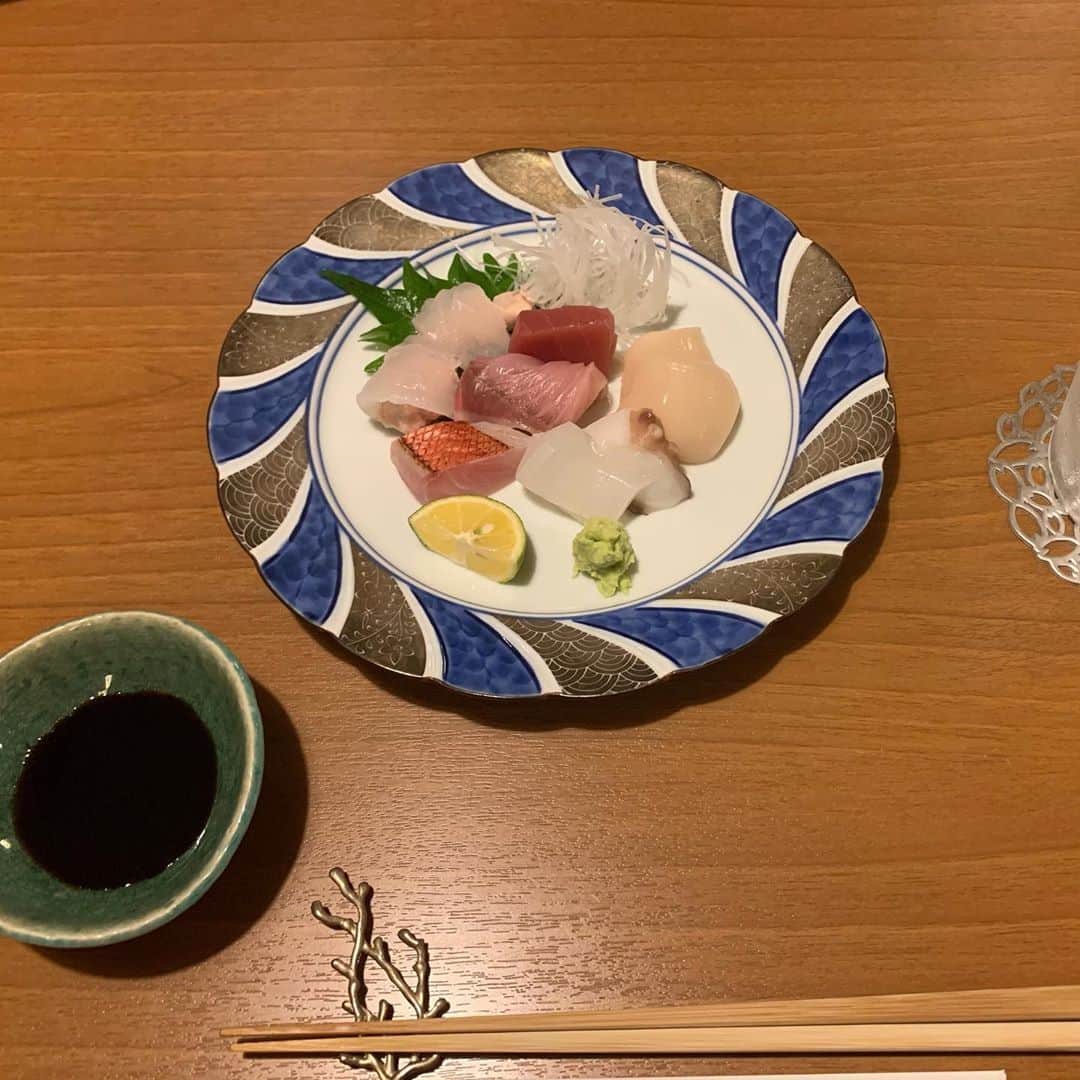 のインスタグラム：「先日久しぶりにささ田さんへ伺いましたよ。 お誘い頂き感謝です。 先輩方の楽しいお話にあっという間の時間でしたし、やっぱり美味しい〜😭✨ そして目で楽しめる和の美しさ。 手を付けてしまったもの多数ですがw (のど黒は頭のみになってしまった🤣) 最後は稲庭うどん。鴨付け撮らせて頂きました！ 記念投稿✨させてください！ #宝塚南口 #和食 #ささ田 #移転前に #おいしかった #いつも #ありがとうございます #ご馳走様でした #感謝しかない #祐澄しゅん」
