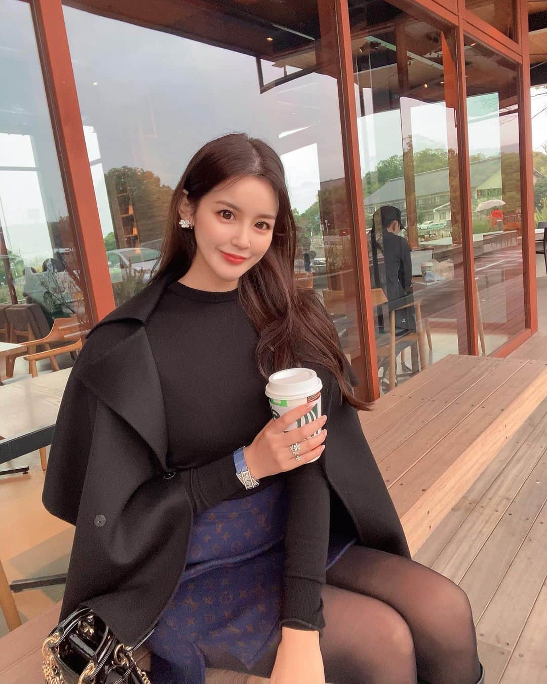 沙月のインスタグラム：「. . ☕️ . . #louisvuitton」