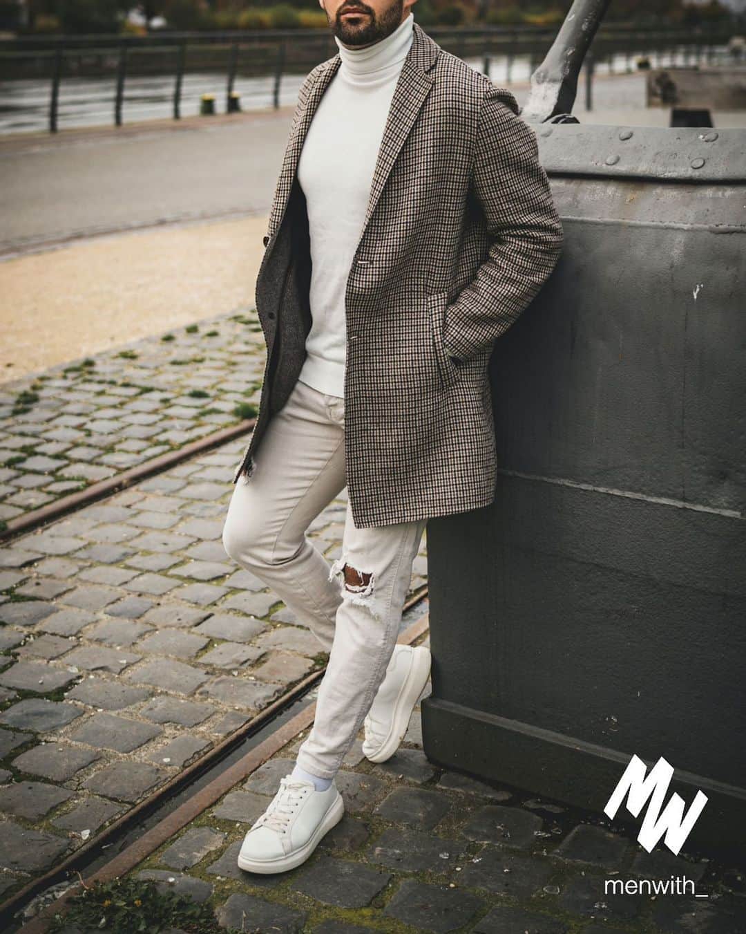 のインスタグラム：「Very nice photo of our dear friend @salva.zito 👌🏽 #menwithstreetstyle」