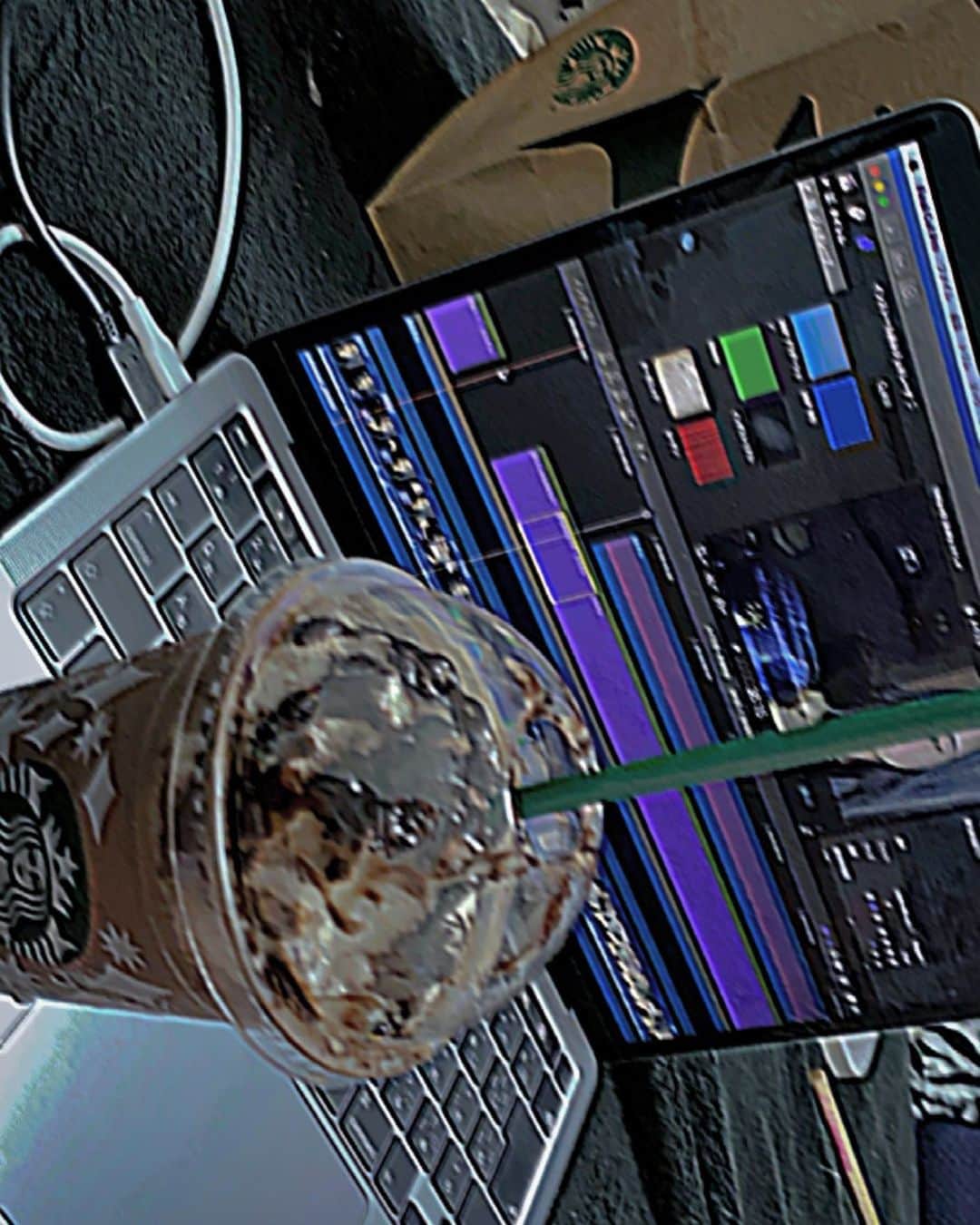 かれんのインスタグラム：「💻☕」