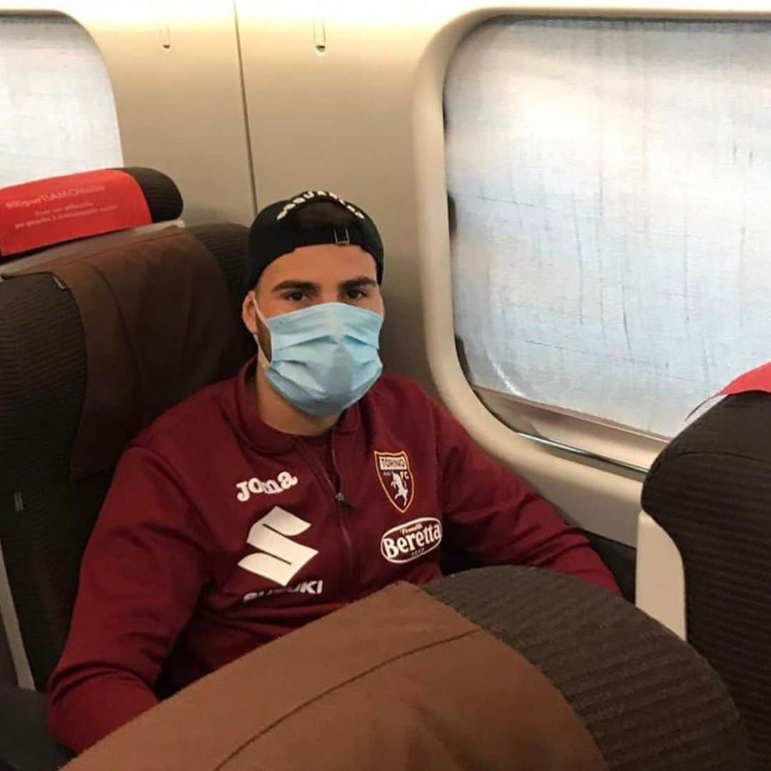 トリノFCさんのインスタグラム写真 - (トリノFCInstagram)「🚆Genova, arriviamo! 🐂  #GenoaTorino #SempreForzaToro #SFT」11月4日 0時00分 - torinofc1906