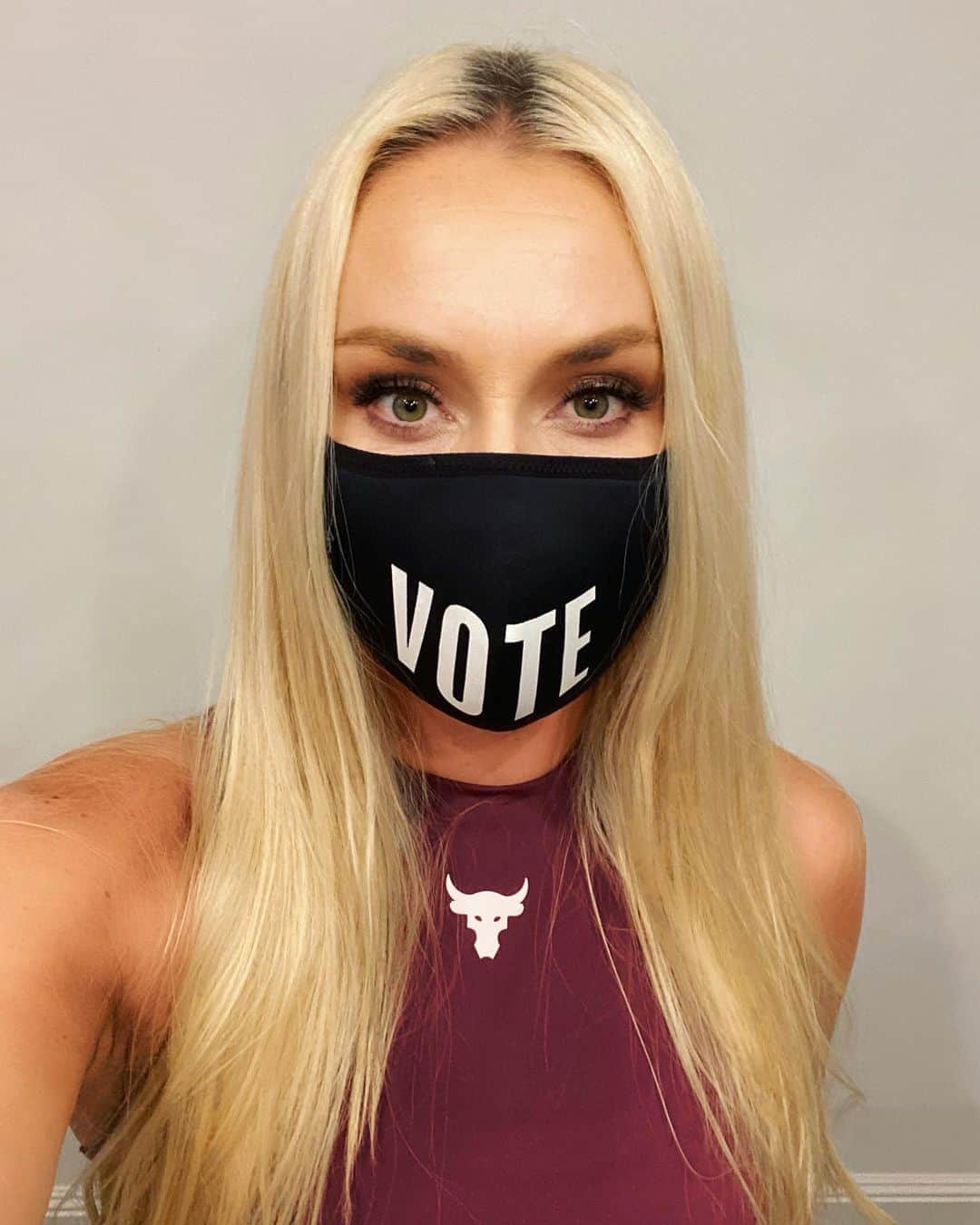 リンゼイ・ボンのインスタグラム：「Today is the big day. Stay safe everyone #electionday」
