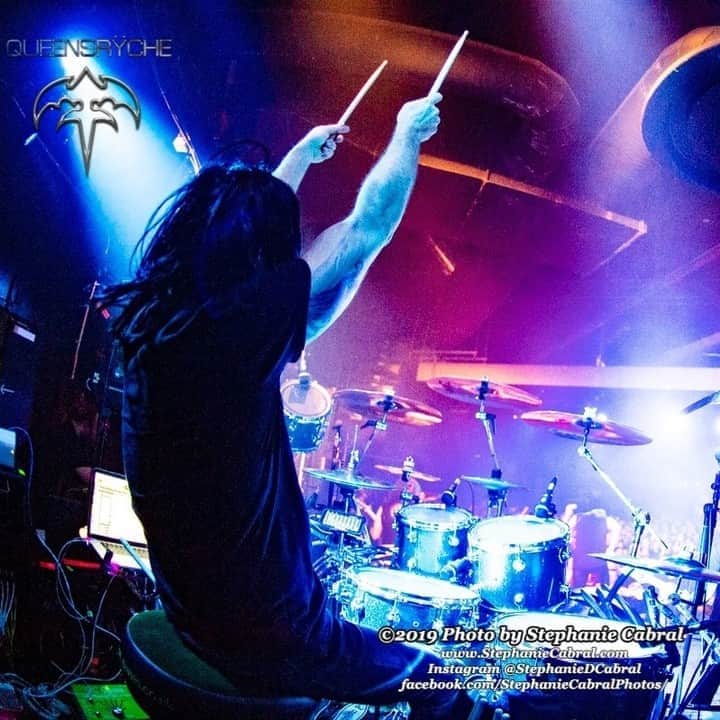 Queensrycheさんのインスタグラム写真 - (QueensrycheInstagram)「Casey at the Ace of Spades in Sacramento, California (photo credit Stephanie Cabral Photography) #queensryche #theverdicttour #california #caseygrillo #case #drums #kickassdrummer #dwdrums #talentedmusician #rychersrule」11月4日 0時03分 - queensrycheofficial
