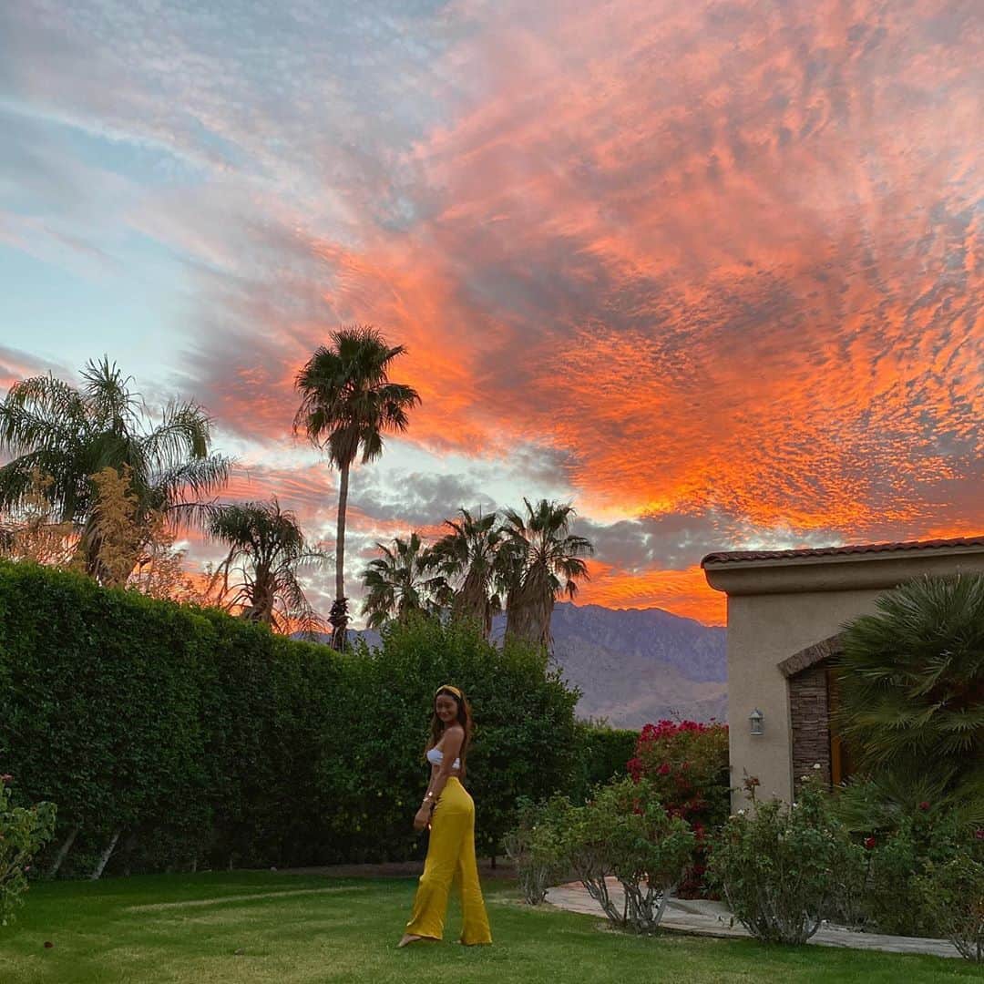 ジェラ・マリアーノのインスタグラム：「Do these skies make you wanna #vote or is it just me」