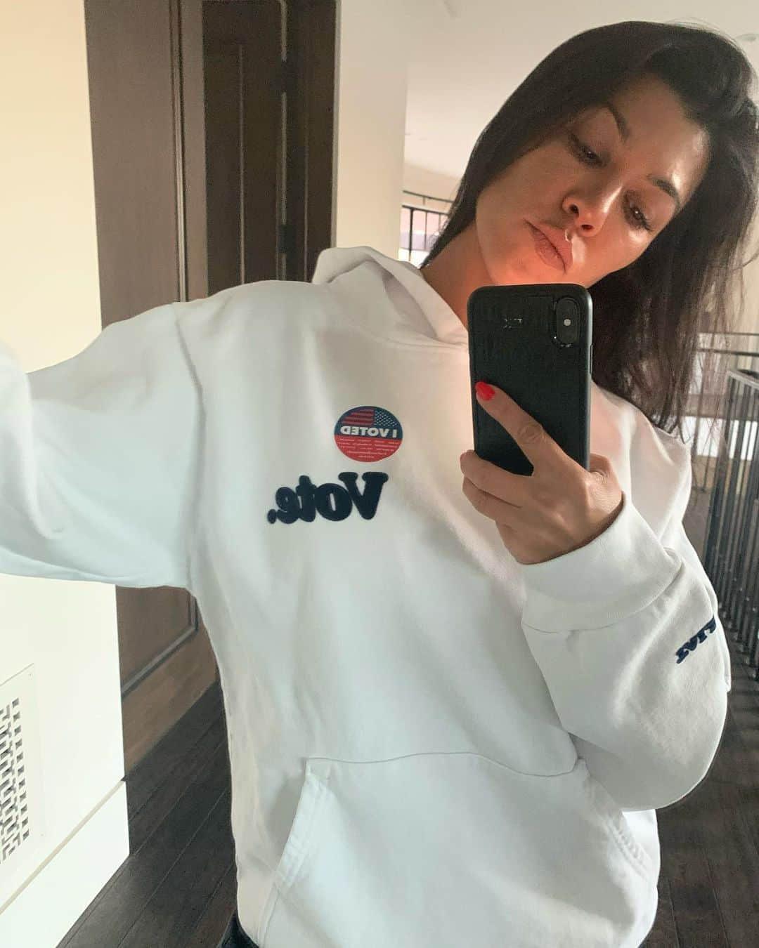 コートニー・カーダシアンさんのインスタグラム写真 - (コートニー・カーダシアンInstagram)「Happy Election Day! Get out there  and VOTE if you haven’t already. Your voice is important. Your vote has power. Every vote counts.」11月4日 0時05分 - kourtneykardash