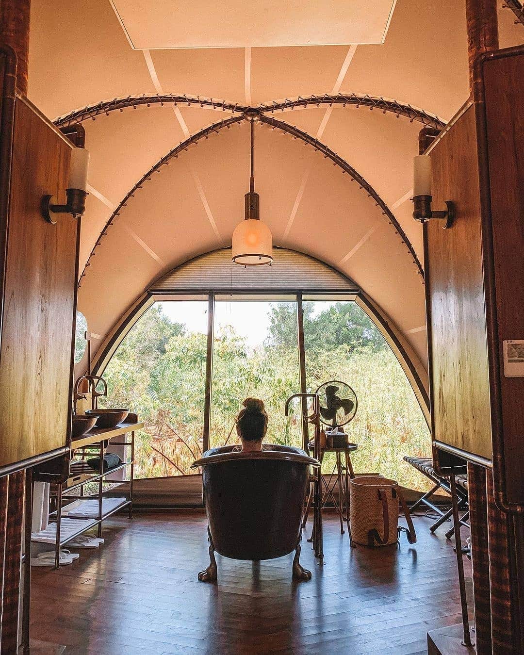 BEAUTIFUL HOTELSさんのインスタグラム写真 - (BEAUTIFUL HOTELSInstagram)「A jungle safari in Sri Lanka with the Indian Ocean nearby creates a magical experience combined. 🌟 Wild Coast Tented Lodge has cocoons that are hidden in the forest, providing privacy and an uninterrupted experience with nature.   Set adjacent to Yala National Park, you can find a diverse array of flora and fauna as well as elephants, sloth bears, birds, and the world’s biggest concentration of leopards. 🐆 ⁣ Is a jungle safari on your list? What animals would you be most excited to see? 🐘 🐻  📸 @travel_a_little_luxe 📍@wildcoastlodge, Yala, Sri Lanka」11月4日 0時11分 - beautifulhotels